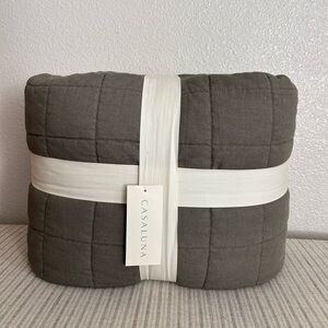 NWT Full/Queen Heavyweight Linen Blend Quilt Olive Green - Casaluna
